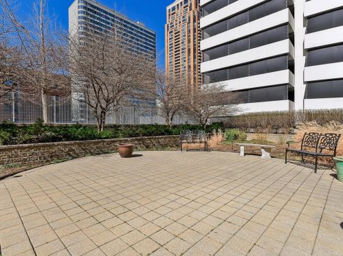 1250 Indiana Ave, Chicago IL 60605-2860 exterior