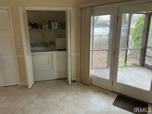 1005 Geyer Ave, Mishawaka IN 46544-4335 exterior