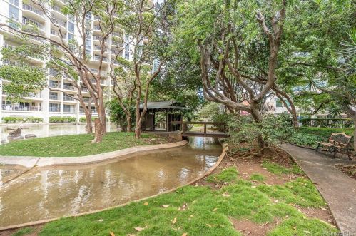 469 Ena Rd, Honolulu HI  96815-1749 exterior