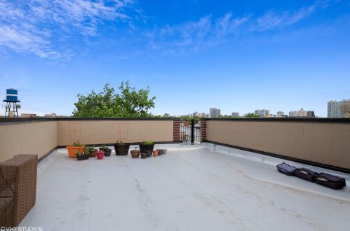 1466 Winona St, Chicago IL 60640-2821 exterior