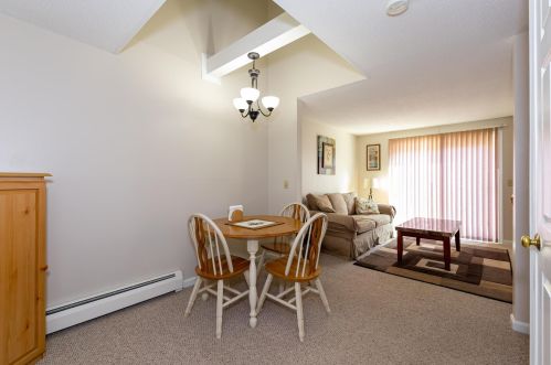 18 Vinton Dr, Concord NH 03303-1584 exterior