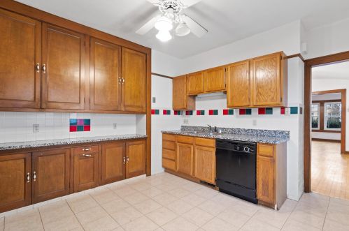 3253 Newhall St, Milwaukee WI 53211-3043 exterior