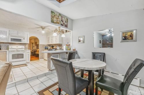 49 Park Ave, Iselin NJ 08830-2241 exterior