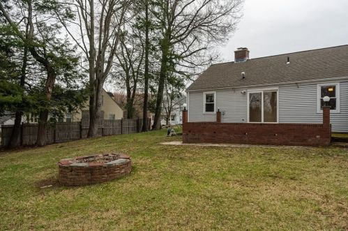 129 Lancaster Ave, West Springfield MA 01089-2235 exterior