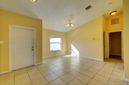 2473 Summit St, Fort Pierce, FL 34984-5066