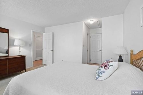 72 Fromm Ct, Mahwah NJ  07430-2958 exterior