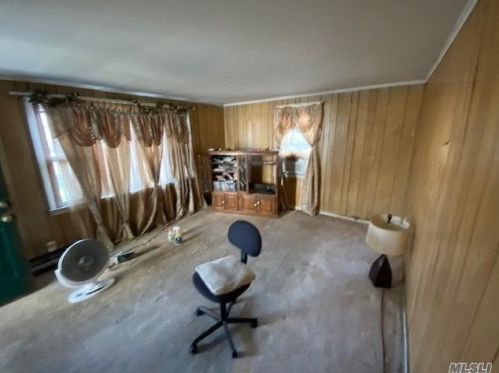 19 9 Ave, Huntington Station NY 11746-2219 exterior