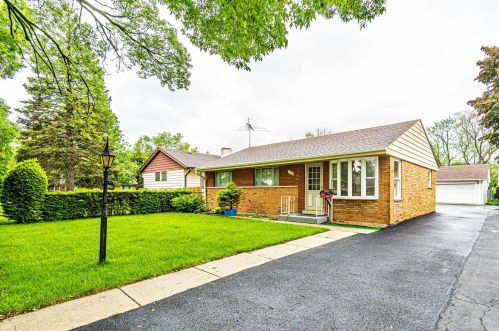 2840 10 Ave, Broadview IL 60153-1926 exterior