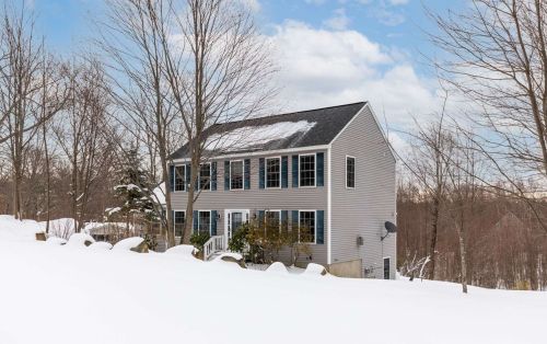 189 Lakeside Oaks Dr, Barrington, NH 03825-5308