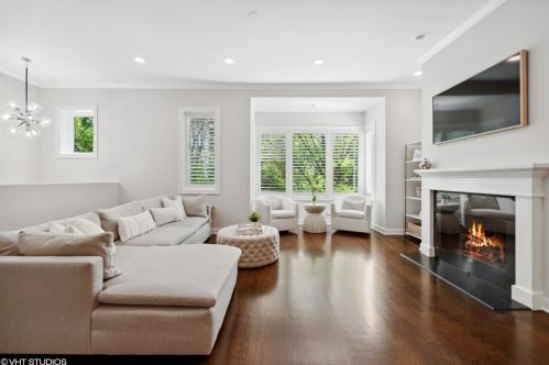 446 Superior St, Chicago IL  60654-3497 exterior