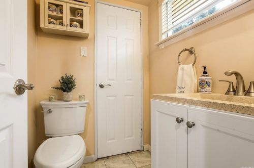 4 Barley Pl, Commack NY 11725-1412 exterior