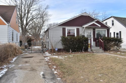 5037 56th St, Milwaukee, WI 53218-4213
