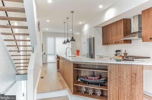 241 Krams Ave, Philadelphia PA  19128-4729 exterior