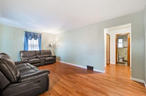 432 Jenne Dr, Pittsburgh PA 15236-2422 exterior