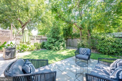 303 Raymond Ave, Alexandria VA 22301-1038 exterior