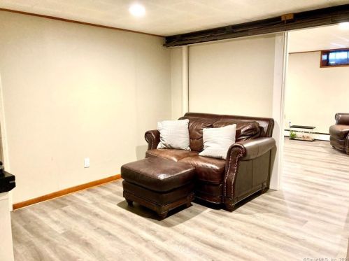 56 Osage Dr, Wallingford CT  06492-2812 exterior