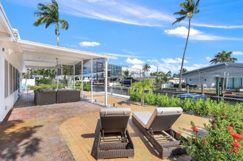 1809 Hbr Ln, Naples FL 34104-0317 exterior