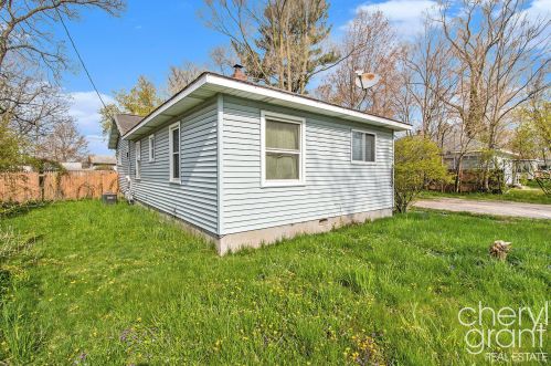 2075 Hudson St, Meskegon, MI 49441-3025