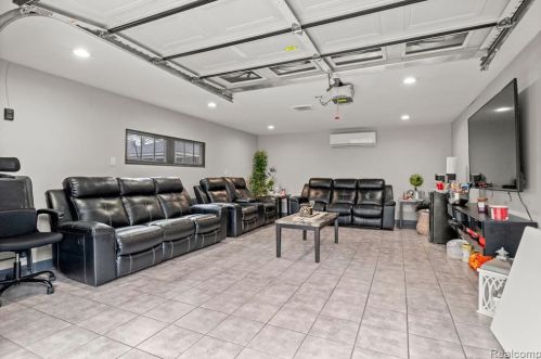 6126 Cambourne Rd, Dearborn Heights MI 48127-3916 exterior