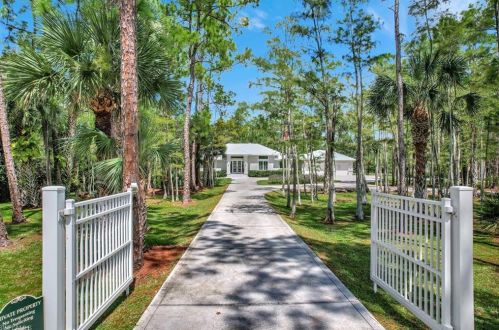 4677 5 Ave, Naples FL 34117-4106 exterior