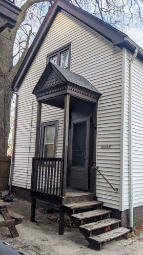 2626 Fratney St, Milwaukee WI  53212-2951 exterior