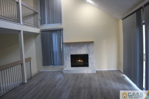 161 Linda Ln, Edison NJ  08820-4509 exterior