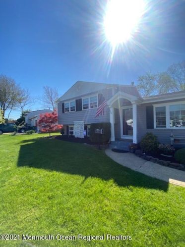 79 Fleetwood Dr, Hazlet, NJ 07730-2353