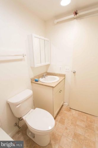 130 Arch St, Philadelphia PA  19106-2200 exterior