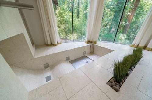 4625 Lk Forrest Dr, Atlanta GA 30342-2216 exterior