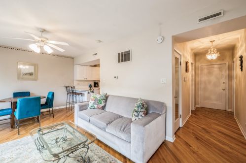 5225 Hoyne Ave, Chicago, IL 60609-5542