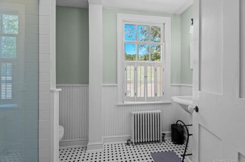 60 Elm St, Deep River CT 06417-1687 exterior