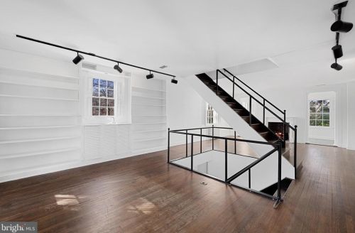 2021 Tunlaw Rd, Washington, DC 20007-2220