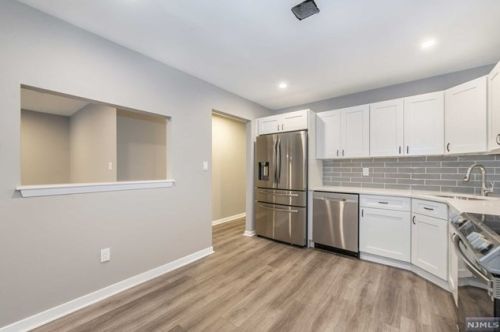 5 London Ct, Teaneck NJ 07666-6488 exterior