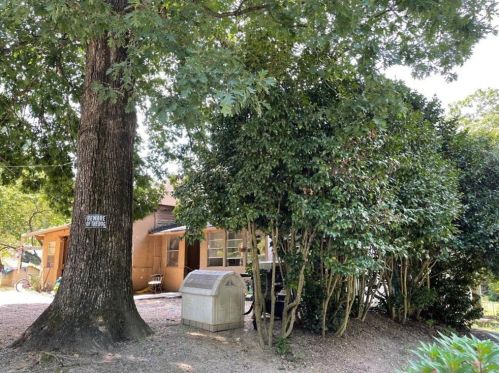 2266 Collins Dr, Atlanta GA 30344-1007 exterior