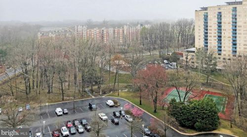 10401 Grosvenor Pl, Rockville MD  20852-4646 exterior