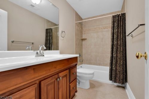 2 Caruso Ct, Bridgewater NJ 08807-2149 exterior