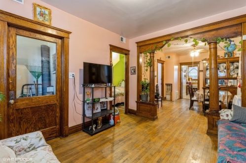 3526 Wood St, Chicago, IL 60609-1215