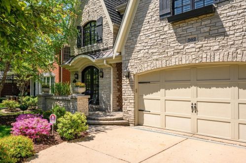 562 Linden Ave, Elmhurst, IL 60126-4029