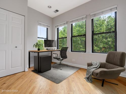 4820 Hoyne Ave, Chicago IL  60625-7297 exterior