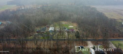 1662 136th St, Grant MI 49327-9643 exterior