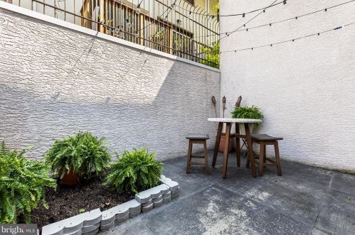 833 Bainbridge St, Philadelphia PA  19147-2009 exterior