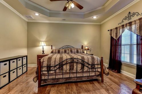 1757 Woodlake Rd, Denison TX 75021-8020 exterior