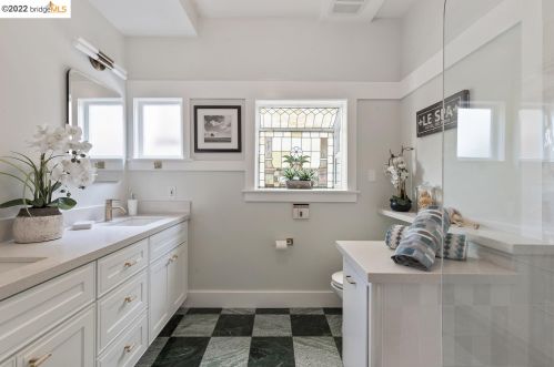 2747 Fulton St, Berkeley CA 94705-1031 exterior