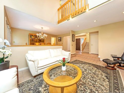 1 Essex Ct, Farmington CT 06032-1433 exterior