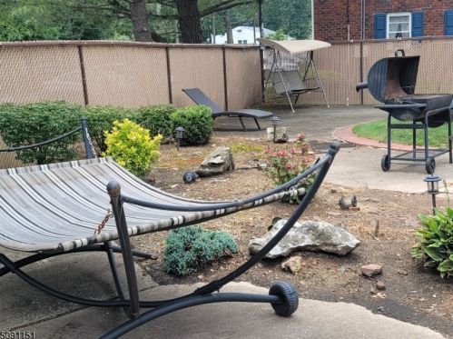 42 Woodedge Ave, Edison NJ 08817-3914 exterior