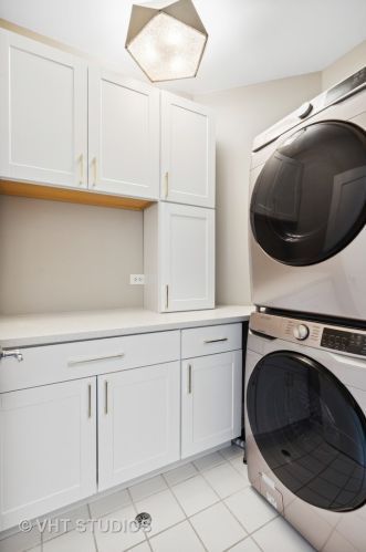 700 Orleans St, Chicago IL 60610-5017 exterior