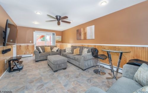 10 Metro Trl, Hopatcong NJ 07843-1554 exterior