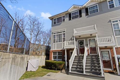 172 Mermaid Ln, Bronx, NY 10473-2467