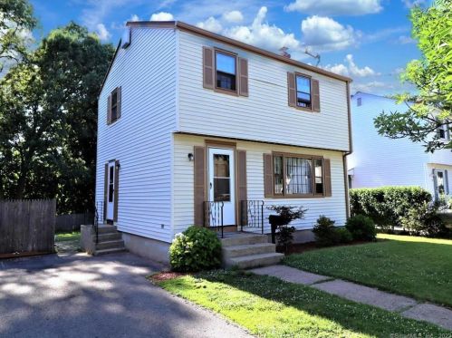 62 Hawthorne St, Manchester, CT 06042-3021