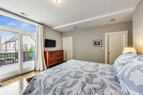 2704 Racine Ave, Chicago IL 60614-1206 exterior